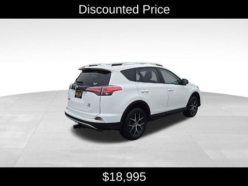 Used 2017 Toyota RAV4 SE image 3