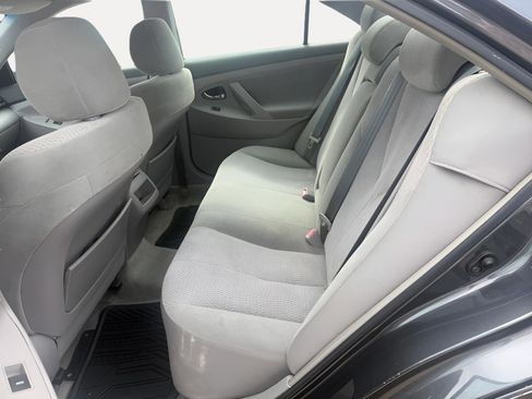 Used 2010 Toyota Camry LE FWD image 5