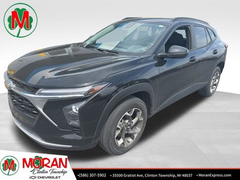 Certified 2024 Chevrolet Trax LT w/ Driver Confidence Package FWD image 1