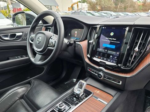 Certified 2023 Volvo XC60 B5 Ultimate image 12
