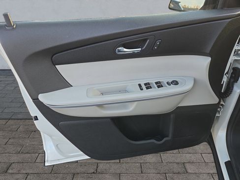 Used 2011 GMC Acadia SL w/ Preferred Package image 10