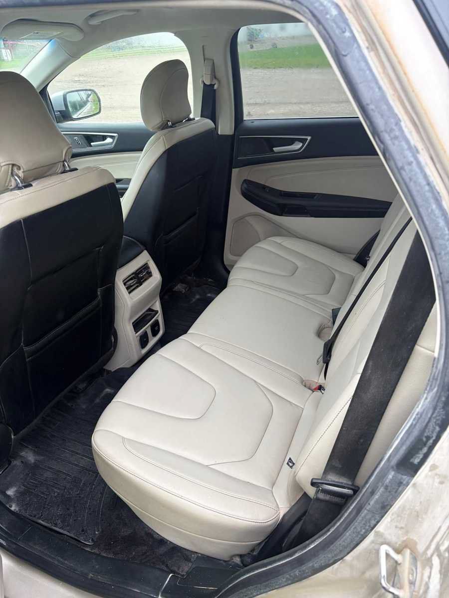 Used 2018 Ford Edge Titanium w/ Technology Package FWD image 10