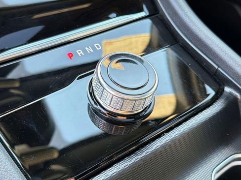 Used 2025 Jeep Grand Cherokee Limited image 18