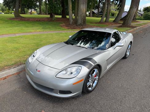 Used 2007 Chevrolet Corvette Coupe w/ Preferred Equipment Group RWD image 7