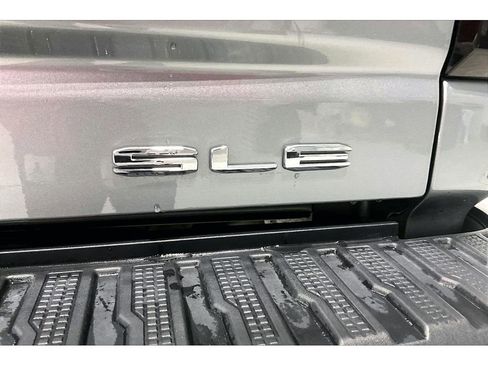 Used 2025 GMC Sierra 2500 SLE w/ SLE Convenience Package image 9