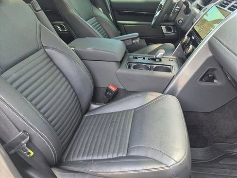 Used 2024 Land Rover Discovery S AWD/4WD image 19