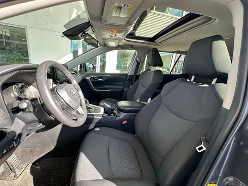 Used 2020 Toyota RAV4 XLE w/ Convenience Package AWD/4WD image 9