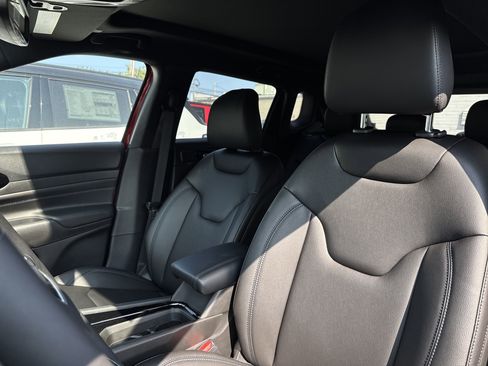 New 2025 Jeep Compass Limited w/ Sun & Sound Group image 10