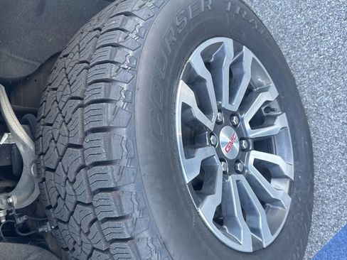 Used 2022 GMC Sierra 1500 AT4 w/ AT4 Preferred Package image 16