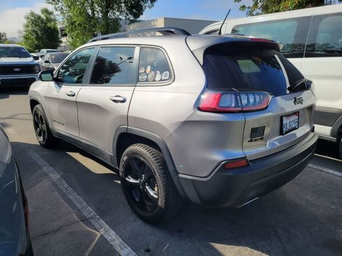 Used 2019 Jeep Cherokee Latitude Plus AWD/4WD image 5