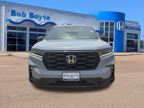 Used 2025 Honda Pilot Sport image 2