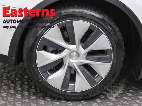 Used 2022 Tesla Model Y Long Range AWD/4WD image 24