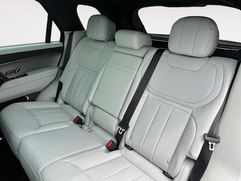 New 2026 Land Rover Range Rover Sport SE AWD/4WD image 13