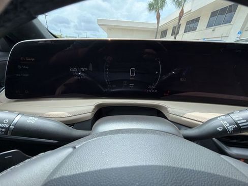 Used 2025 Cadillac XT4 Premium Luxury FWD image 23