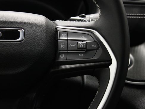 Used 2024 Jeep Grand Cherokee L Laredo AWD/4WD image 23
