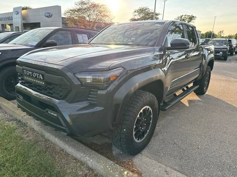 Used 2024 Toyota Tacoma TRD Off-Road w/ TRD Off Road Upgrade Package AWD/4WD image 2