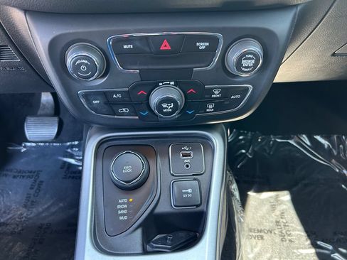 Used 2019 Jeep Compass Latitude w/ Popular Equipment Group AWD/4WD image 24