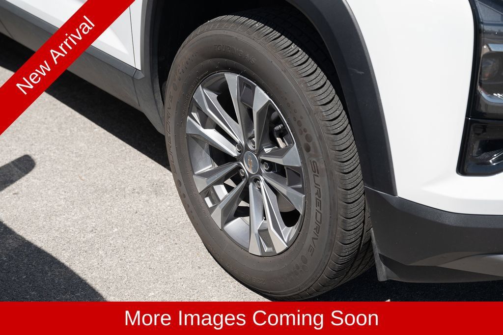 Used 2025 Chevrolet Equinox LT w/ Convenience Package II FWD image 8