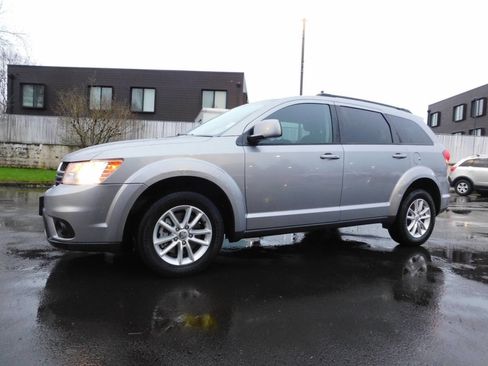 Used 2017 Dodge Journey SXT w/ Comfort/Convenience Group image 4