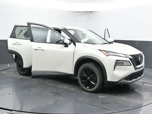 Used 2023 Nissan Rogue SV image 53