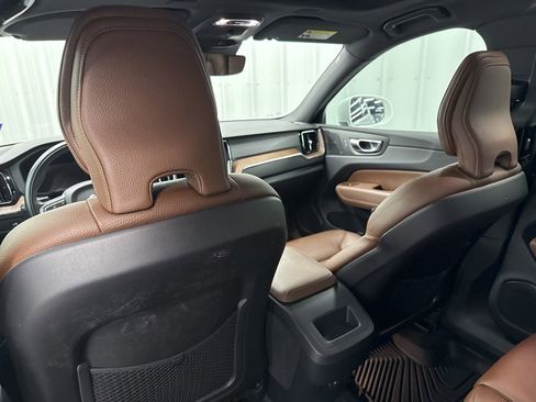 Used 2021 Volvo XC60 T5 Momentum w/ Advanced Package AWD/4WD image 13