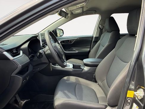 Used 2023 Toyota RAV4 LE AWD/4WD image 9