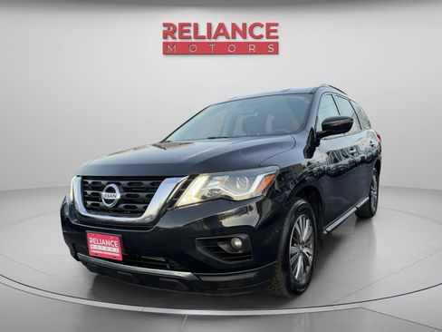Used 2018 Nissan Pathfinder SV image 36
