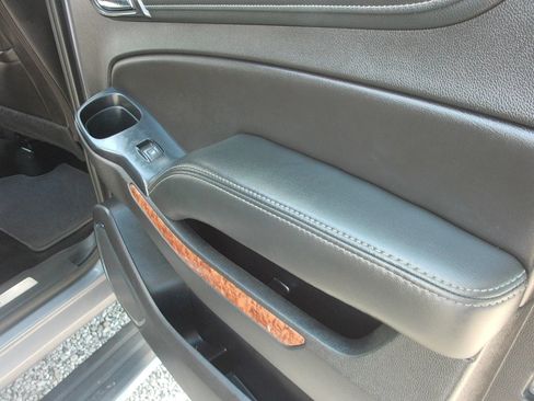 Used 2018 Chevrolet Suburban Premier RWD image 35