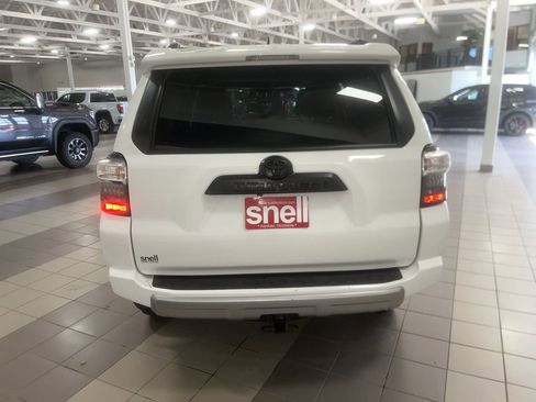 Used 2022 Toyota 4Runner TRD Off-Road Premium AWD/4WD image 4