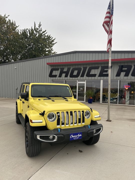 Used 2023 Jeep Wrangler Unlimited Sahara w/ Cold Weather Group AWD/4WD image 1