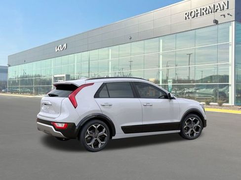 New 2025 Kia Niro EX Touring image 6