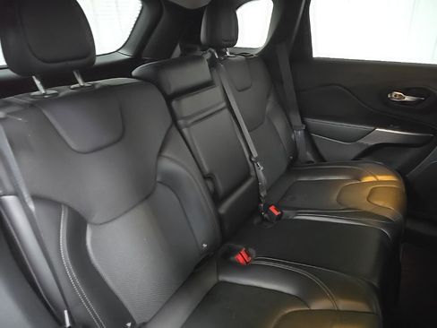 Used 2019 Jeep Cherokee Limited image 17