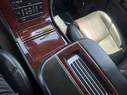 Used 2013 Cadillac Escalade Luxury AWD/4WD image 40