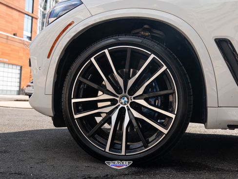 Used 2021 BMW X5 xDrive40i w/ M Sport Package image 10