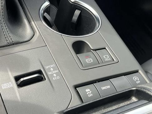 Used 2022 Toyota Highlander XLE image 34