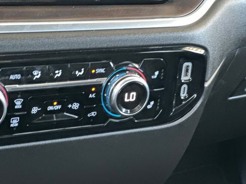 Used 2024 GMC Sierra 1500 SLT image 28