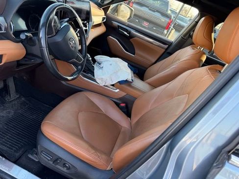 Used 2021 Toyota Highlander Platinum image 8