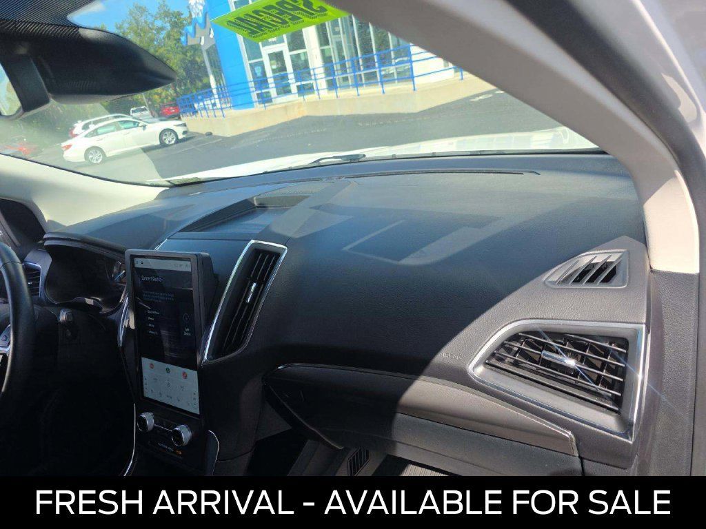 Used 2023 Ford Edge Titanium AWD/4WD image 10