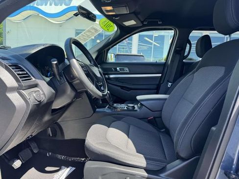 Used 2018 Ford Explorer XLT AWD/4WD image 13