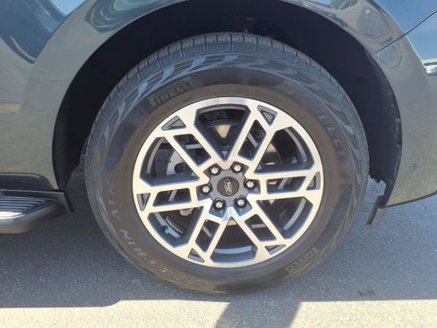Certified 2025 Ford Expedition Active AWD/4WD image 9