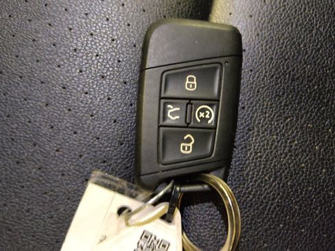 Used 2023 Volkswagen Atlas Cross Sport SE FWD image 32
