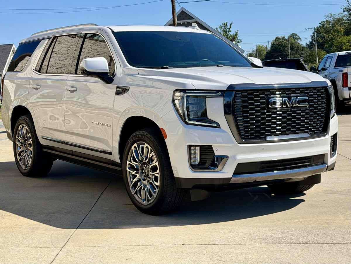 Used 2023 GMC Yukon Denali Ultimate AWD/4WD image 4