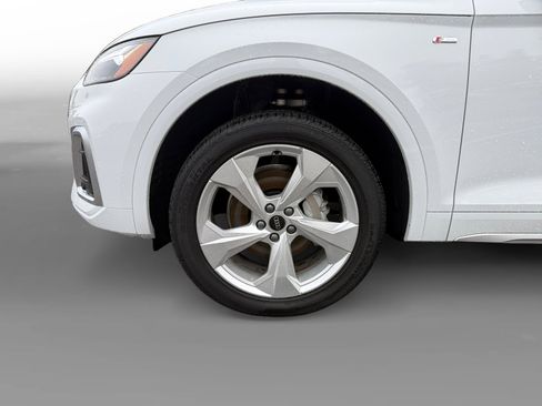 Certified 2025 Audi Q5 2.0T Premium Plus w/ Premium Plus Package image 9