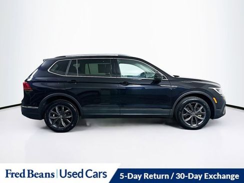 Used 2022 Volkswagen Tiguan SE w/ Panoramic Sunroof Package image 8