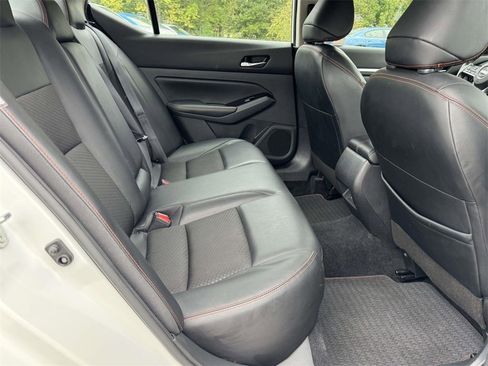 Used 2024 Nissan Altima 2.5 SR image 14