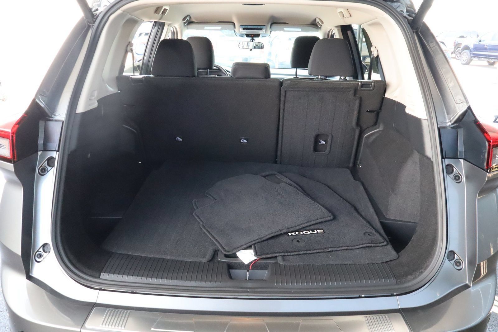 Used 2026 Nissan Rogue SV FWD image 38