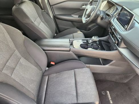 Used 2024 Nissan Rogue SV FWD image 15