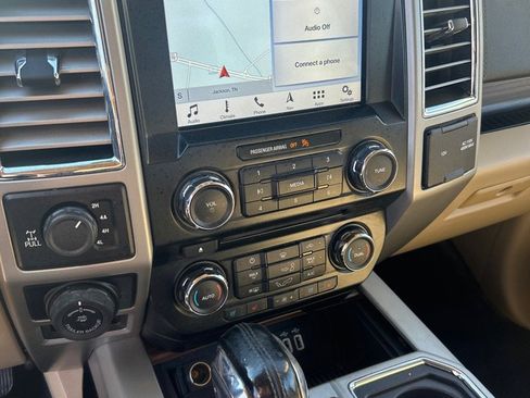 Used 2016 Ford F150 Lariat image 11