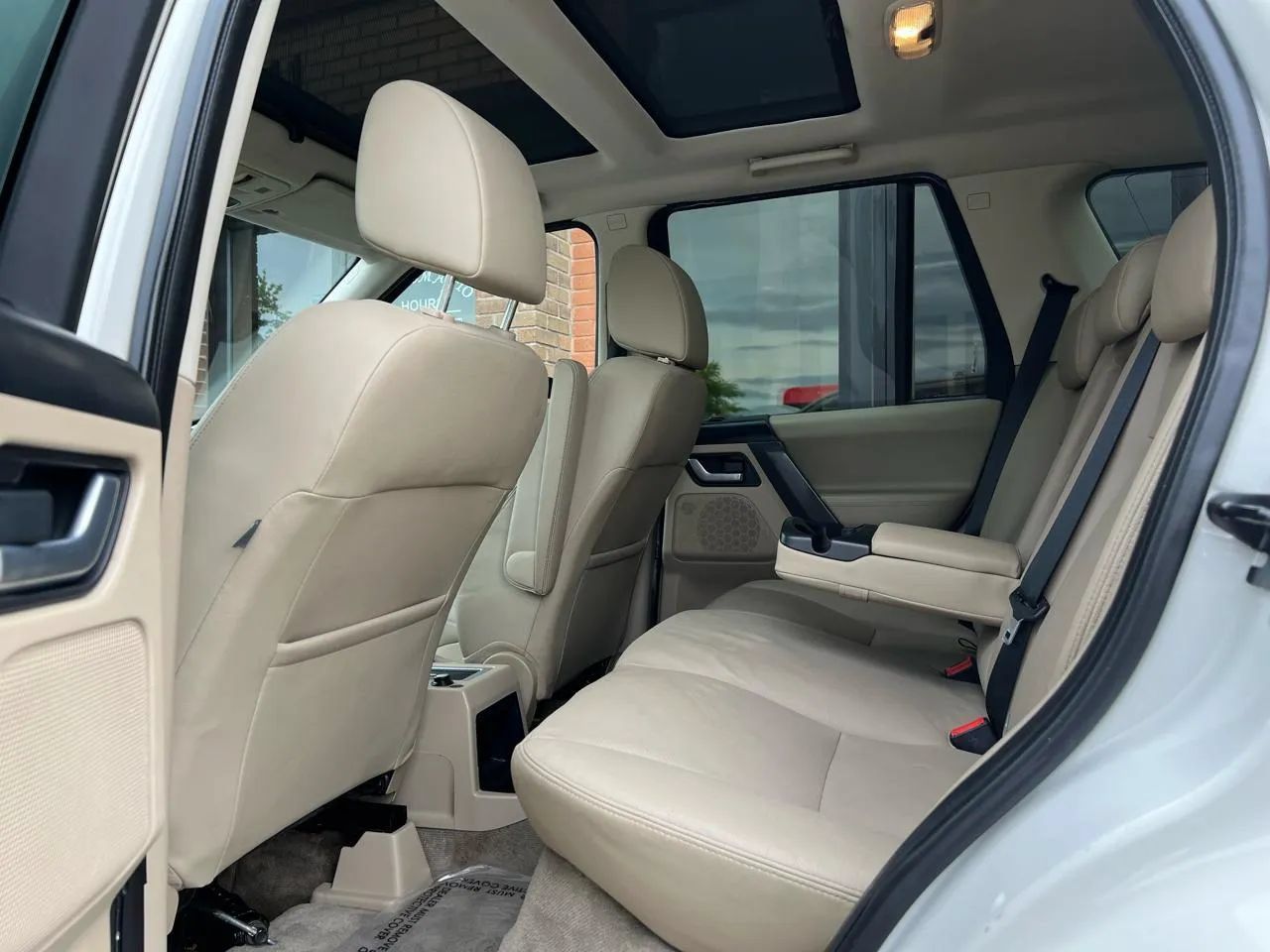 Used 2010 Land Rover LR2 HSE AWD/4WD image 27