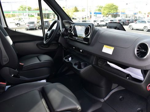 New 2025 Mercedes-Benz Sprinter 2500 image 32